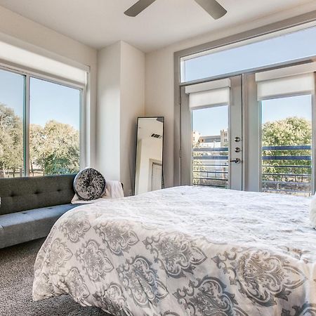 Luxury Condo Facing Riverwalk Free Parking Pet Friendly Centrally Located San Antonio Exterior photo