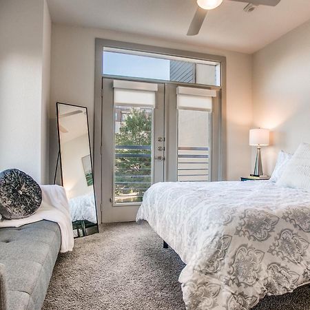 Luxury Condo Facing Riverwalk Free Parking Pet Friendly Centrally Located San Antonio Exterior photo