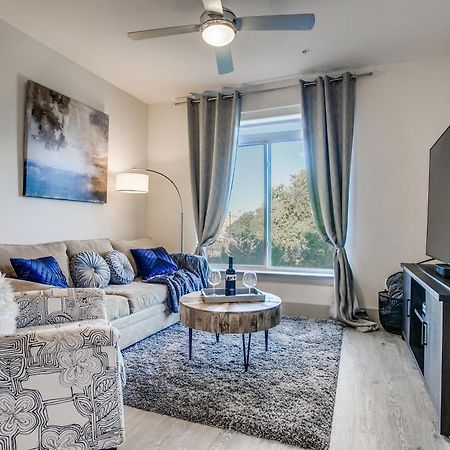 Luxury Condo Facing Riverwalk Free Parking Pet Friendly Centrally Located San Antonio Exterior photo