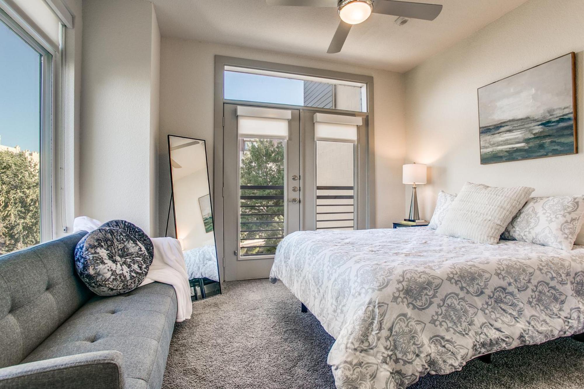 Luxury Condo Facing Riverwalk Free Parking Pet Friendly Centrally Located San Antonio Exterior photo