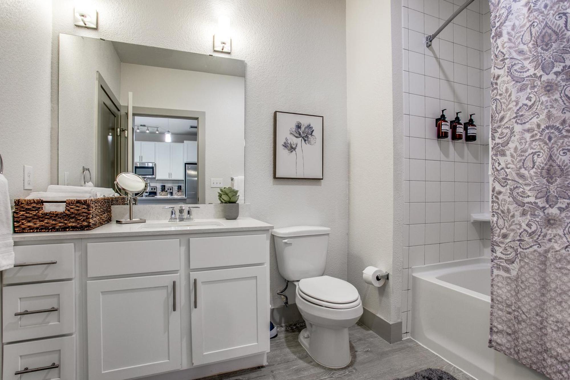 Luxury Condo Facing Riverwalk Free Parking Pet Friendly Centrally Located San Antonio Exterior photo