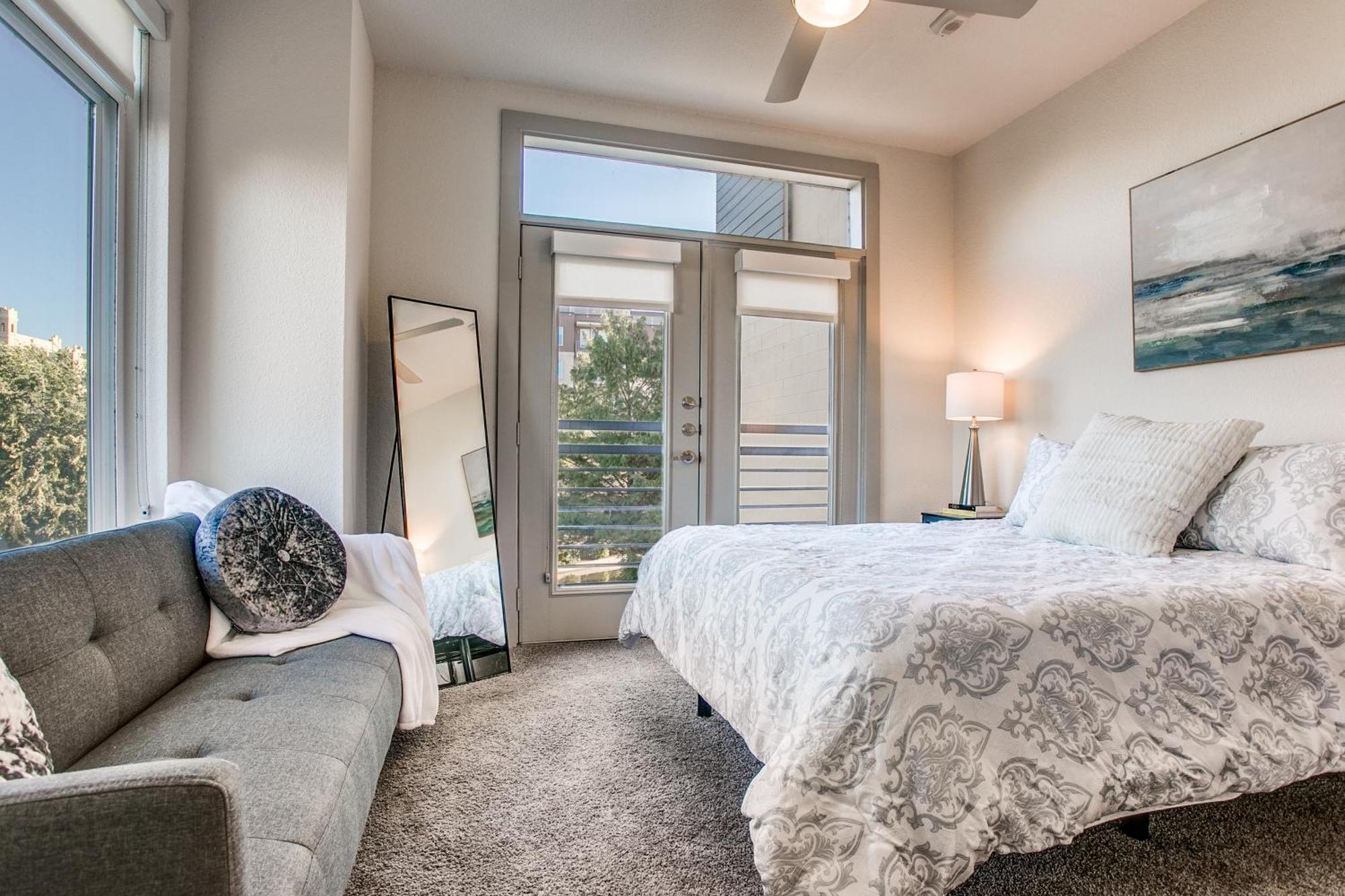 Luxury Condo Facing Riverwalk Free Parking Pet Friendly Centrally Located San Antonio Exterior photo