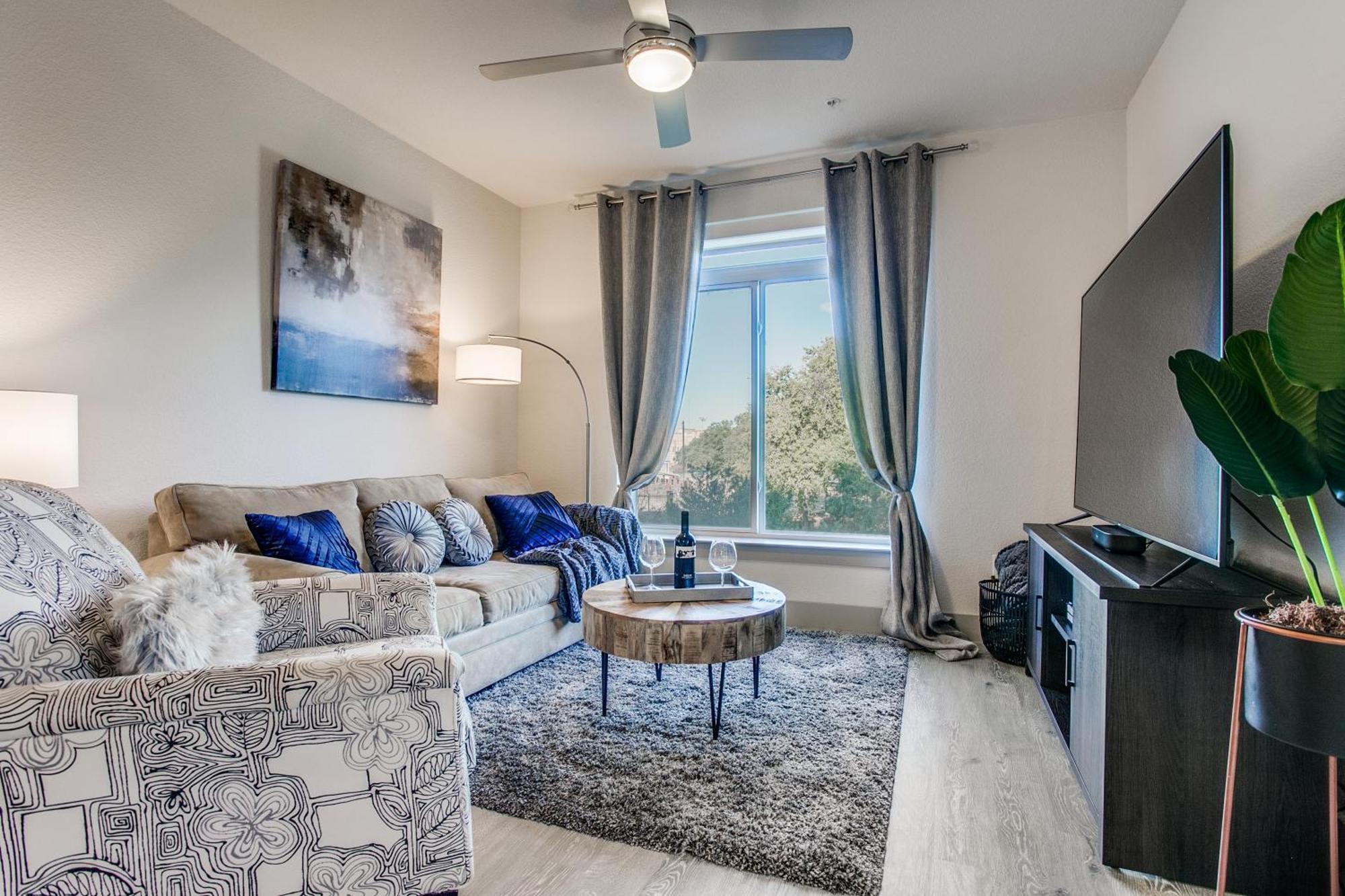 Luxury Condo Facing Riverwalk Free Parking Pet Friendly Centrally Located San Antonio Exterior photo