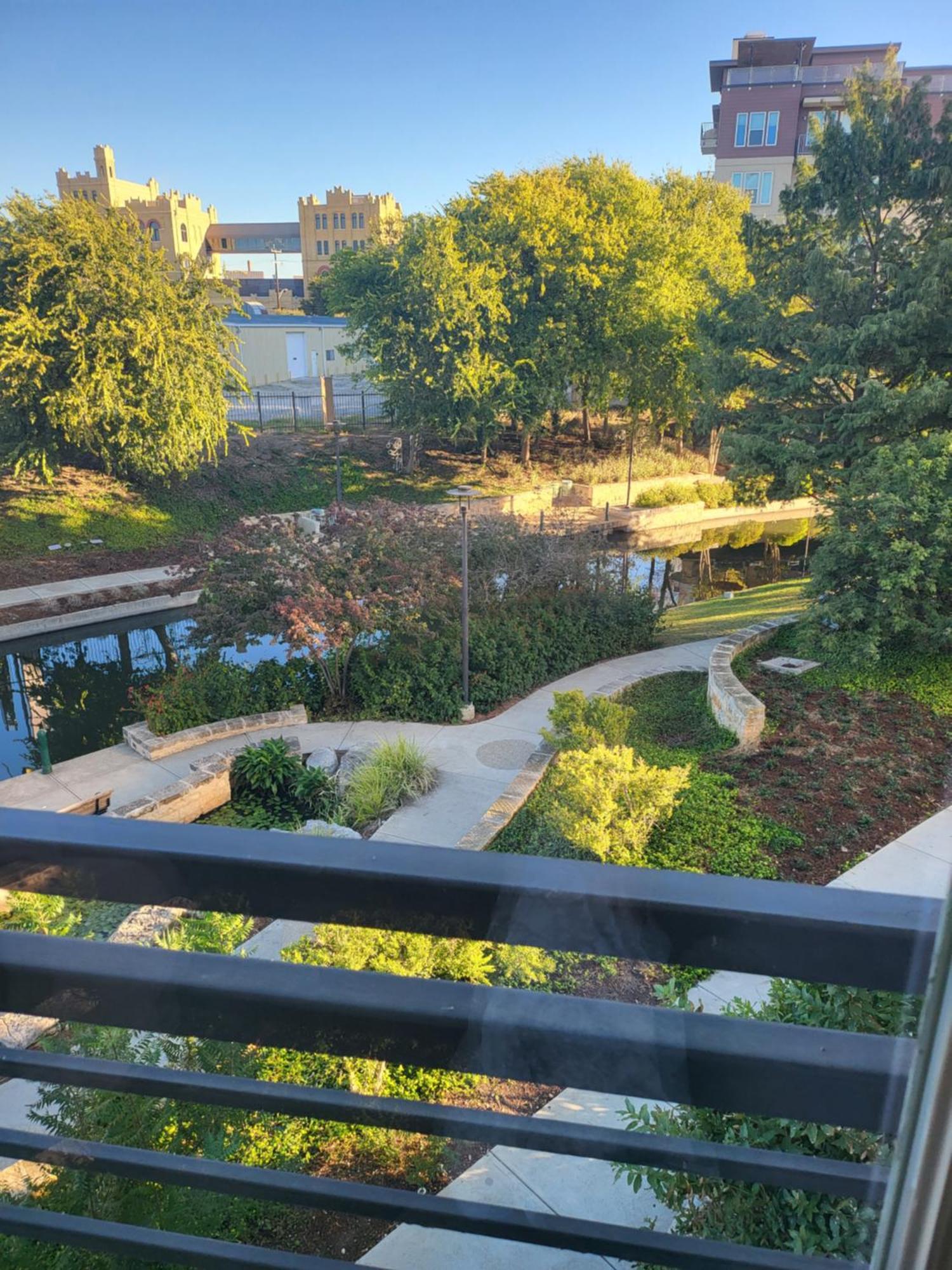 Luxury Condo Facing Riverwalk Free Parking Pet Friendly Centrally Located San Antonio Exterior photo
