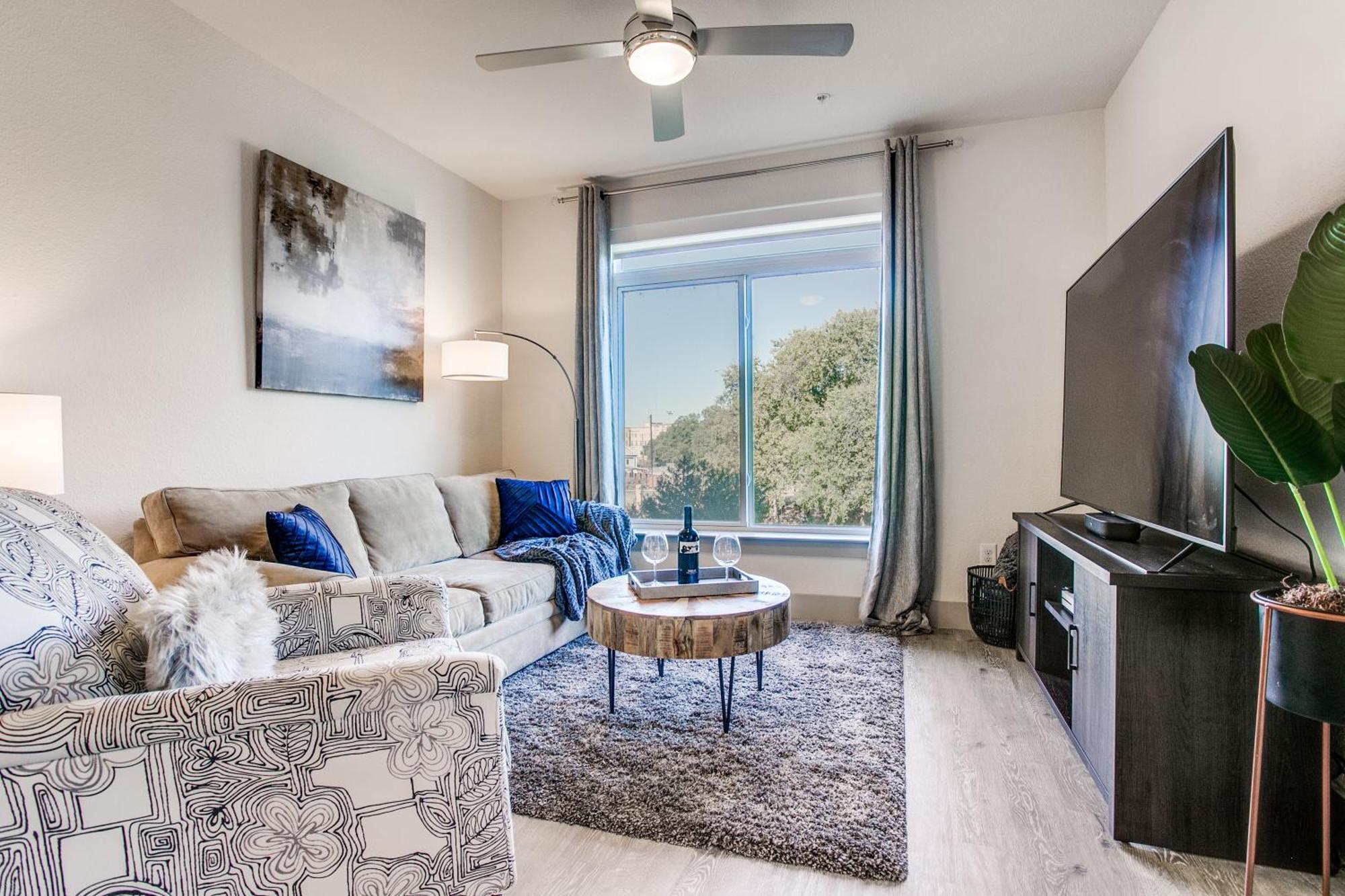 Luxury Condo Facing Riverwalk Free Parking Pet Friendly Centrally Located San Antonio Exterior photo