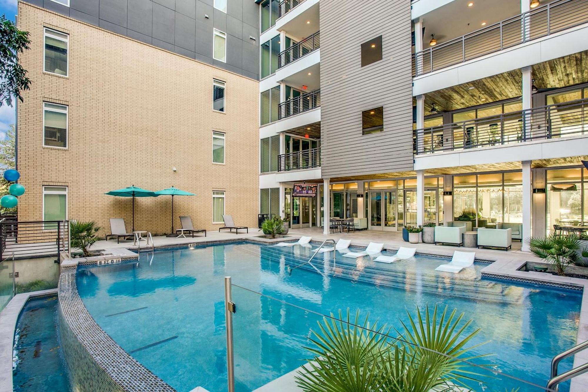 Luxury Condo Facing Riverwalk Free Parking Pet Friendly Centrally Located San Antonio Exterior photo