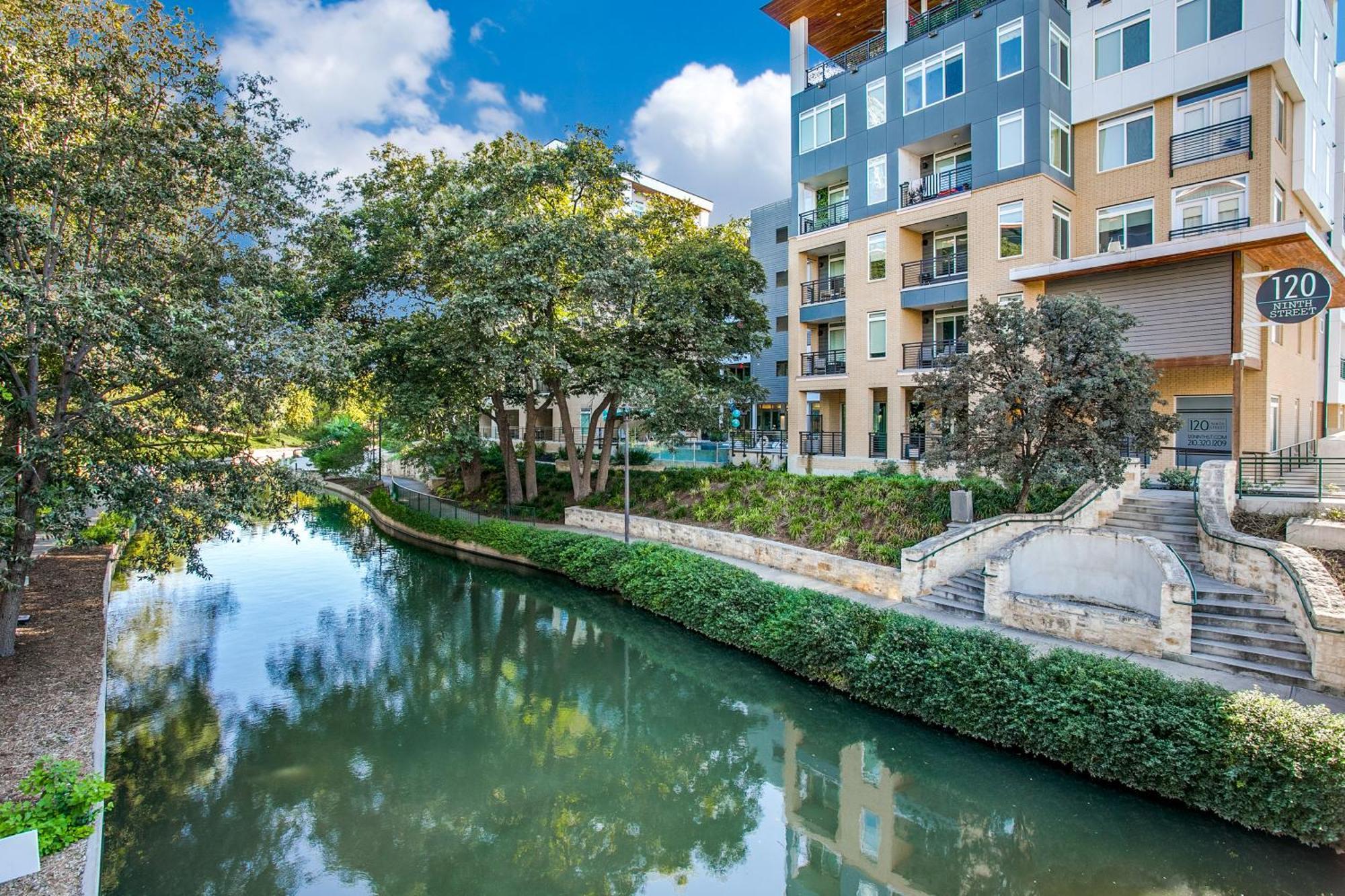 Luxury Condo Facing Riverwalk Free Parking Pet Friendly Centrally Located San Antonio Exterior photo